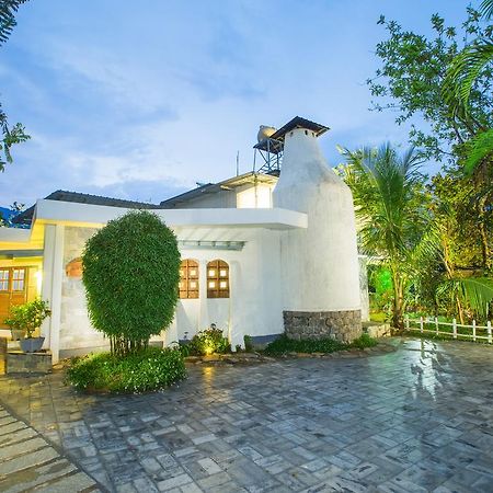 Mistletoe Homestay & Cafe ムンナル エクステリア 写真