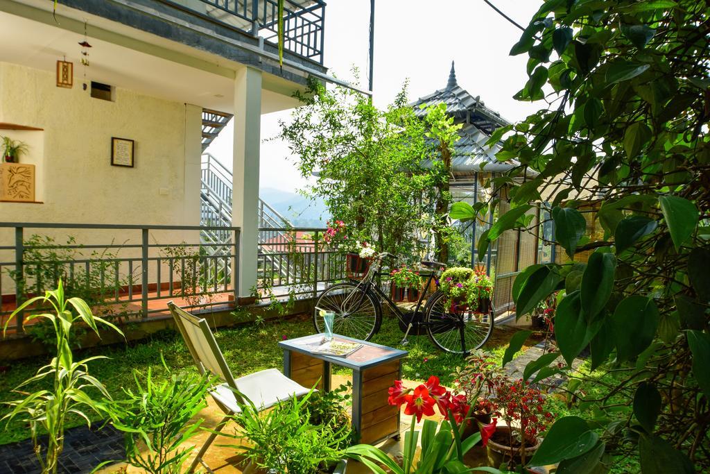 Mistletoe Homestay & Cafe ムンナル エクステリア 写真