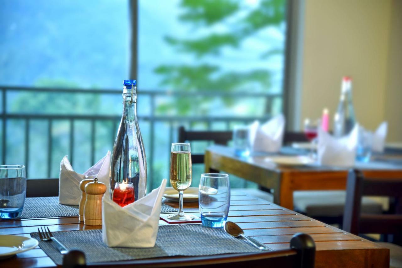 Mistletoe Homestay & Cafe ムンナル エクステリア 写真